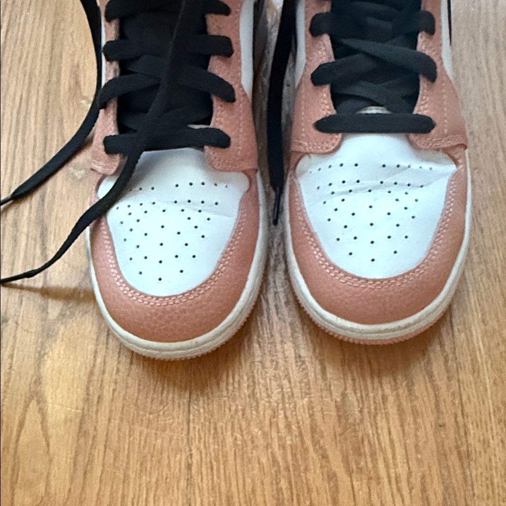 Nike Air Jordan women’s 7.5-8 Sneakers in Pink and Black 6Y youth - Picture 6 of 8